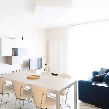 Blue - Cozy In Center * Arona