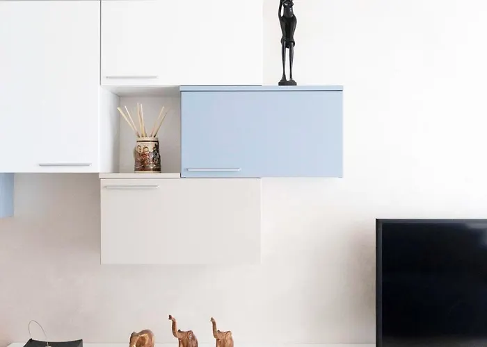 Blue - Cozy In Center *