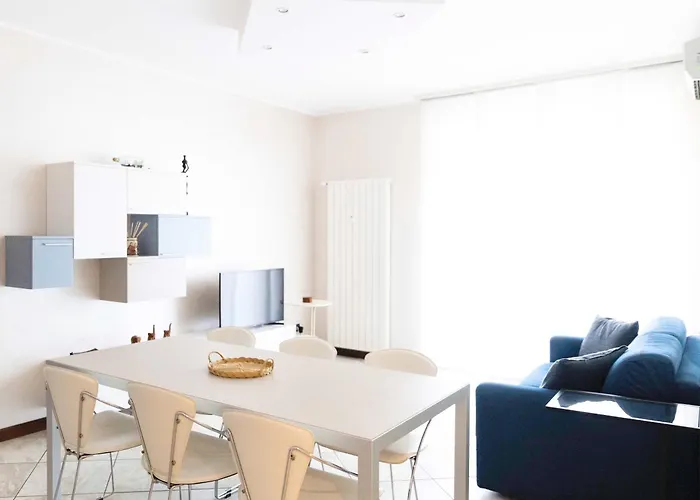 Blue - Cozy In Center * Arona